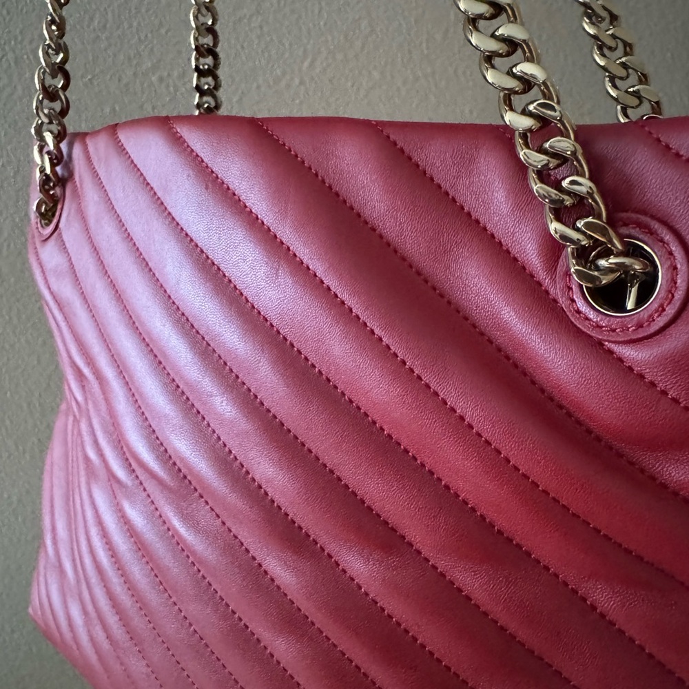 Tory Burch Quilted Red Leather Shoulder Bag with Gold Chain - Picture 5 of 11